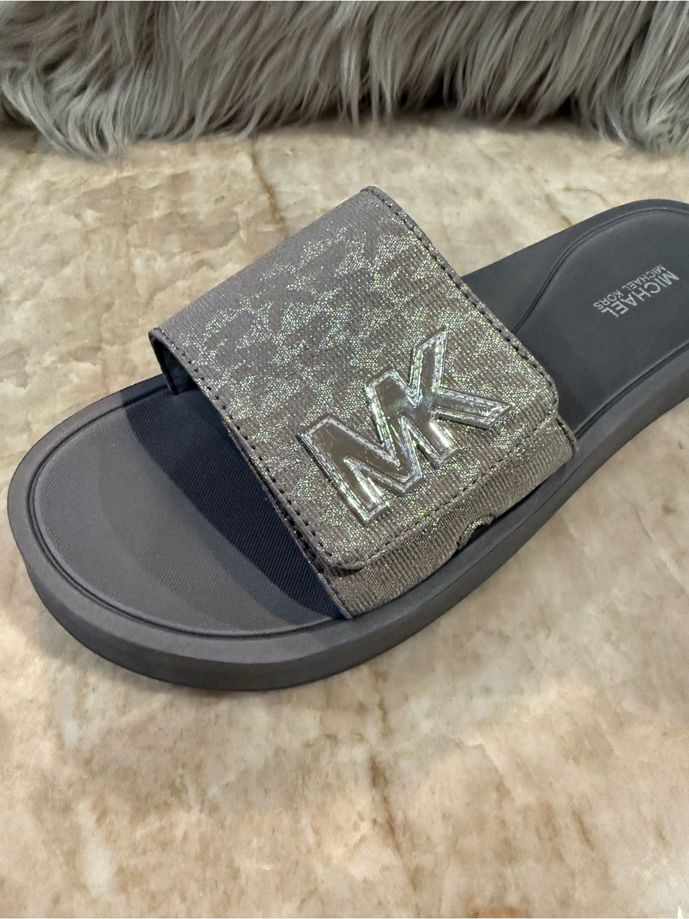 MICHAEL Michael Kors MK
Platform Glitter Pool Slide. Size 8 - Picture 7 of 11